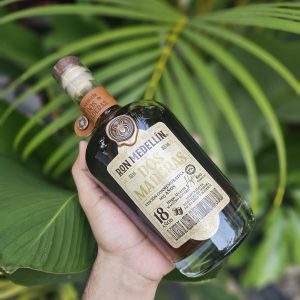 Ron Medellín Dos Maderas 18 años